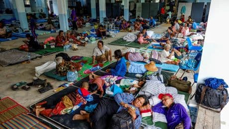 La Thaïlande affirme que plus de 100.000 civils ont fui les affrontements avec le Cambodge