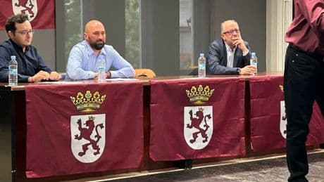 Un edil de La Bañeza dimite tras publicar un mensaje para el alcalde en el que puso &quot;balas&quot; en vez de &quot;alas&quot;