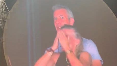 Kiss-Cam-Eklat beim Coldplay-Konzert - Schmuse-CEO Andy Byron tritt zurück