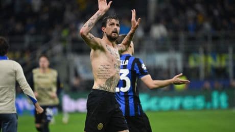 Acerbi, el caótico verdugo del Barça: "salvado" por el cáncer, acusado de racismo y con tatuajes de una película de dibujos