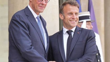 Erste Reise des Kanzlers: „Ein bisschen ein Neustart“ – Merz zu Besuch in Paris