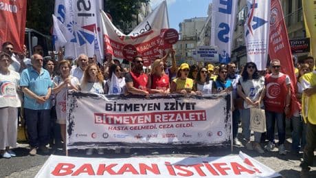 Sağlık emekçileri Aile Hekimliği Yönetmeliği'ne karşı ayakta