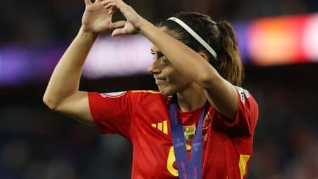Sportartikel: Adidas gewinnt auf dem Platz – und verliert an der Börse