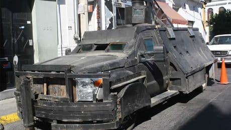 Los cárteles tienen un vehículo que parece sacado de Mad Max: se llama "narcotanque" y es una pesadilla en México