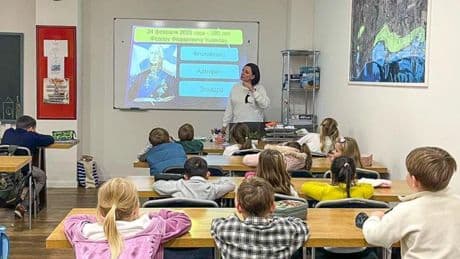 El Kremlin adoctrina en Marbella a niños españoles de raíces rusas en colegios y talleres: "No hay miedo a morir por la patria"