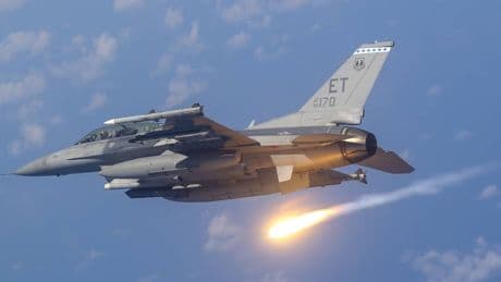 Gli Usa schierano gli F-16 potenziati: così Trump avverte Kim
