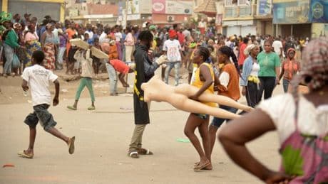 Wegen Benzinpreis: Tote bei Protesten in Angola
