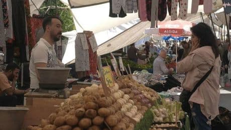 Semt pazarında geçim isyanı: Mecburen en ucuzunu alıyoruz