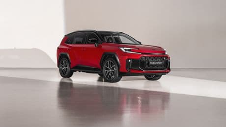 Toyota RAV4: ante el coche chino, Toyota apuesta por el conservadurismo y 100 km de autonomía eléctrica en sus híbridos enchufables
