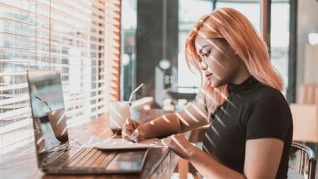 Arbeitsmarkt: Fast die Hälfte der "Gen Z" denkt über Jobwechsel noch in diesem Jahr nach