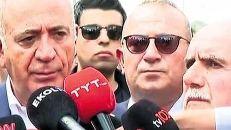 Arbede biber gazı gözyaşı... Tekin binaya girdi CHP il merkezini taşıdı