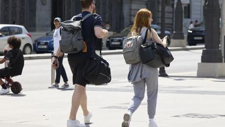 Los españoles viajaron un 14% menos en el inicio de 2025 aunque gastaron de media 34 euros más por persona