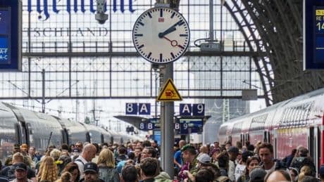 Halbjahresbilanz: Bahn bekräftigt ICE-Pünktlichkeitsziel für 2025