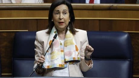 PP y Vox se unen para cargar contra Robles por suspender la venta de armas a Israel