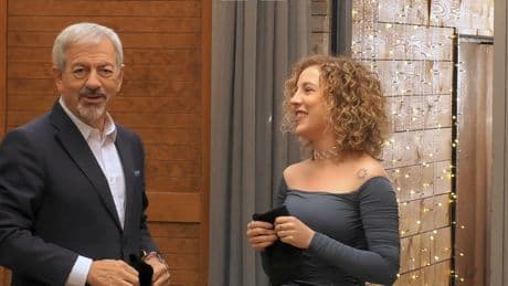 Sobera, a Marina, en &#039;First Dates&#039;: &quot;Eres la primera persona que viene con rodilleras al programa...&quot;