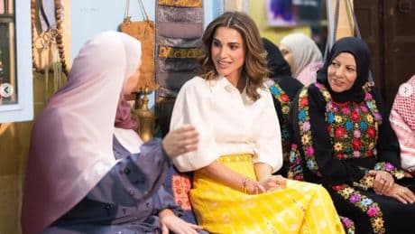 El estampado 'backgammon' con el que Rania de Jordania retoma su agenda: el look perfecto para volver a la oficina
