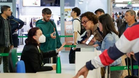 El calvario de Atocha a pie de vía: feriantes sin pescaíto, bares atestados...