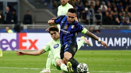 El polémico penalti de Cubarsí a Lautaro en el Inter-Barça: el árbitro tuvo que revisarlo en el VAR