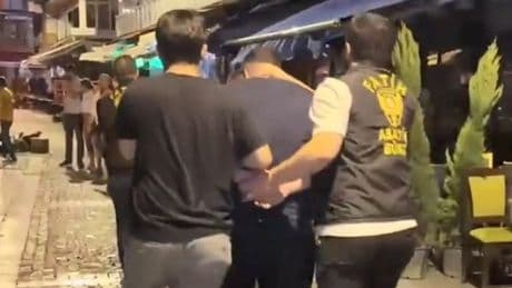 İstanbul'da döviz bürosuna silahlı saldırı: 3 gözaltı