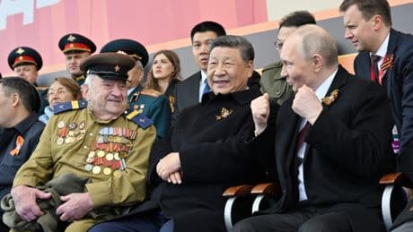 Parade in Moskau: An der Seite von Putins Kriegern