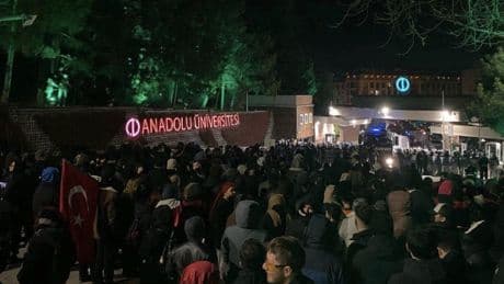 Anadolu Üniversitesi'nde aylar sonra soruşturma: ‘Rektörlüğü işgal girişimi’ suçlaması