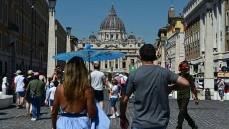 Caldo record non molla l'Italia, 18 città da bollino rosso oggi e domani