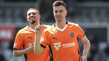 Başakşehir resmen duyurdu! Piatek imzayı attı