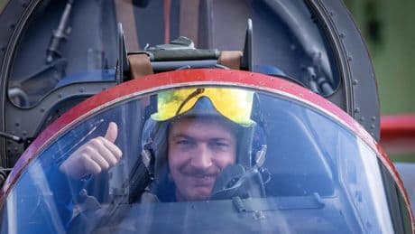 El teniente Óscar Sanz, el piloto más joven en la despedida de la Patrulla Águila: &quot;Sentimos y vemos el cariño de la gente&quot;