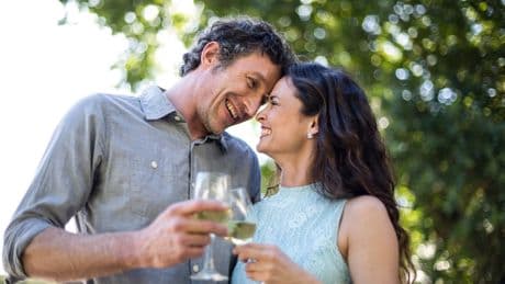 Lovestruck! Men are smitten before women are, study finds