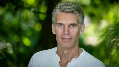 Topbelegger Valentijn van Nieuwenhuijzen beleefde in 25 jaar talloze financiële crises: ’Maar de huidige is veel gevaarlijker’