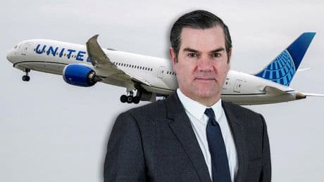 Auf Flug nach München - Museumschef macht sich im Flieger nackig