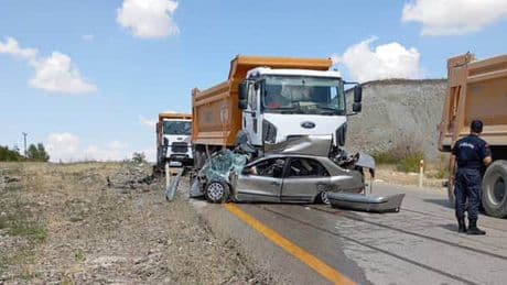 Ankara'da hafriyat kamyonu ile otomobil çarpıştı: 1 ölü