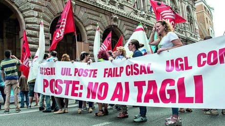 Poste, scatta lo sciopero: rischio di disagi negli sportelli della Liguria. I sindacati: “Servono 200 assunzioni”