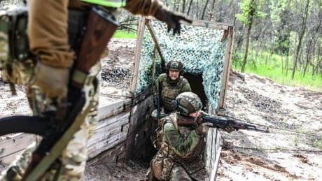 Zwischen Training und Albtraum: Junge Rekruten in der Hölle des Krieges