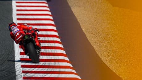 Marc Márquez doma a Bagnaia, Álex y un gran Acosta