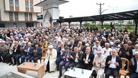 Cemaat etkinliği AKP'lilerin geçidine dönüştü