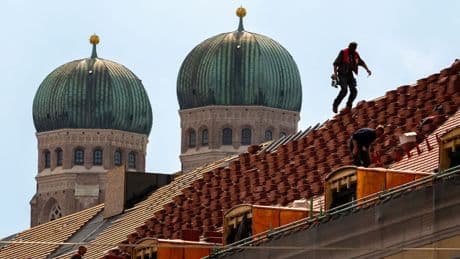 "Rente mit 70 ist ein MUSS": Dachdecker straft SPD Lügen und nennt eine Bedingung