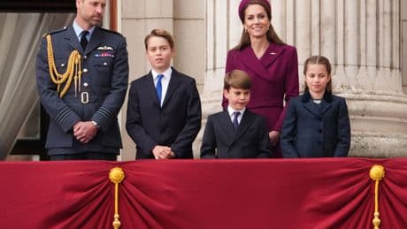 Los príncipes de Gales, sus hijos y la Familia Real, celebran el 80 aniversario del final de la II Guerra Mundial