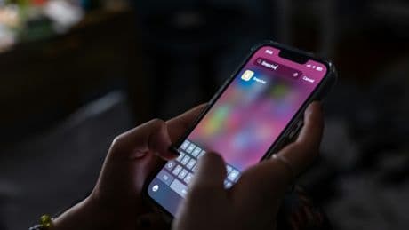Réseaux sociaux: cinq pays européens, dont la France, vont tester la vérification d’âge pour protéger les mineurs en ligne
