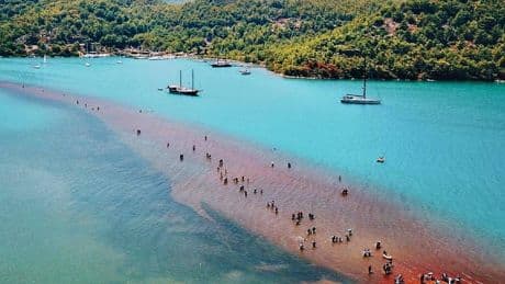 Ne Bodrum ne Çeşme: Kendinizi denizin üstünde yürüyormuş gibi hissedeceksiniz! Burayı görünce hayran kalacaksınız