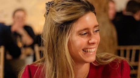 « Il y a quelqu’un là-haut qui agit » : comment la foi a aidé Inès à se relever d’une maladie psychique