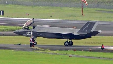 El caza más caro y sofisticado de la historia lo ha vuelto a hacer: hay un F-35 varado en Japón y nadie consigue arrancarlo