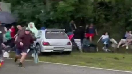 Un coche se sale de pista y atropella a varios espectadores en el Rallye de Hoznayo, Cantabria