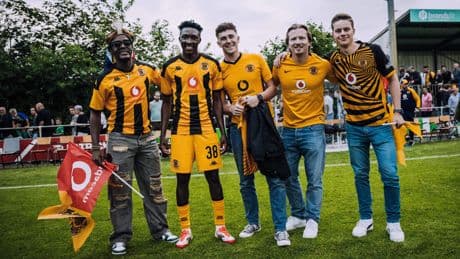 Fans bezeten van Zuid-Afrikaanse Kaizer Chiefs tijdens oefenwedstrijd in Nederland: ’Zo indrukwekkend’