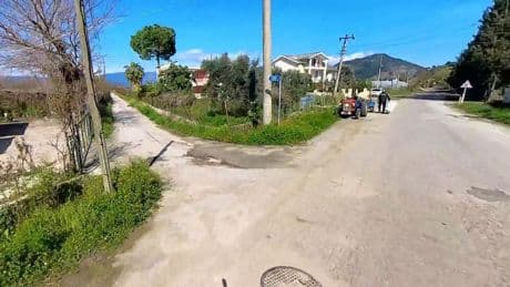 Minibus met 20 Nederlandse toeristen omgeslagen in Turkije, inzittenden moeten worden bevrijd