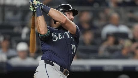 Mariners’ Cal Raleigh belts league-leading 36th homer to stay two ahead of Aaron Judge