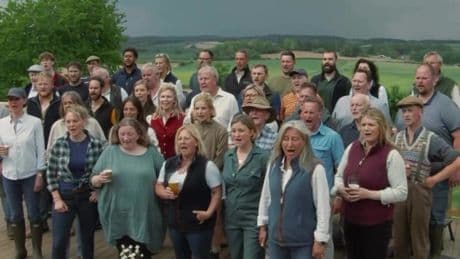 Jeremy Clarkson ruffles feathers as he brazenly reveals advert that was ‘banned’