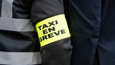 Une centaine de taxis toujours mobilisés ce mardi à Paris