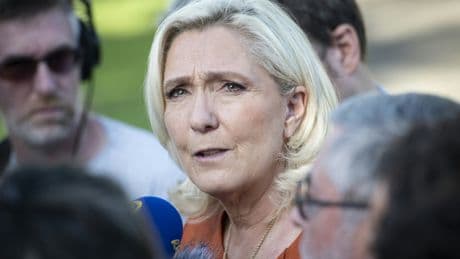 Nouvelle-Calédonie : pour relancer les discussions, Marine Le Pen veut imposer sa « méthode »