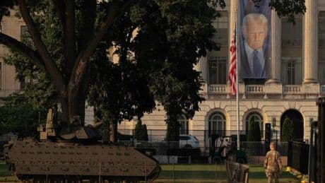 Défilé militaire et cortèges contre le “roi” Trump : deux Amérique dans les rues ce samedi